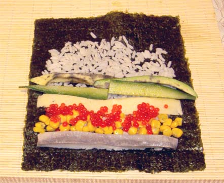 суши с селедкой, кукурузой и икрой